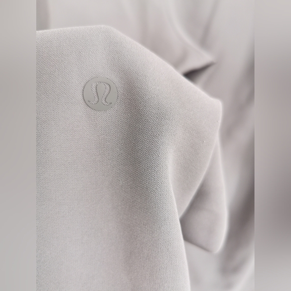 Lululemon On the Fly 7/8 Pant *WovenGrey Sage size 10 - Picture 11 of 12